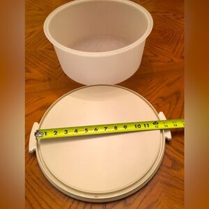 Tupperware 12” cake carrier/storage